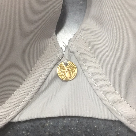 Natori Bras 34C.    SOLD - Picture 6 of 6